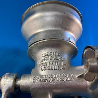VINTAGE HAND CRANK WHEAT GRINDER â€œLANDERS FRARY & CLARKâ€