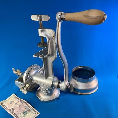 VINTAGE HAND CRANK WHEAT GRINDER â€œLANDERS FRARY & CLARKâ€
