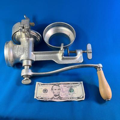 VINTAGE HAND CRANK WHEAT GRINDER â€œLANDERS FRARY & CLARKâ€