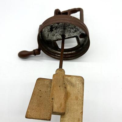 No. 20 DAZEY Churn Glass Butter Churn with Wood Paddle