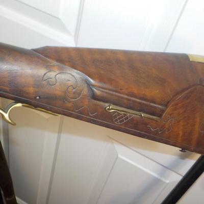 Kentucky Flintlock special'. est. $300 to $700.