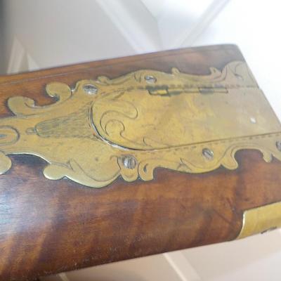 Kentucky Flintlock special'. est. $300 to $700.