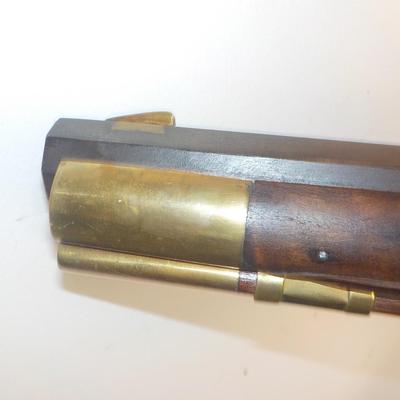Kentucky Flintlock special'. est. $300 to $700.