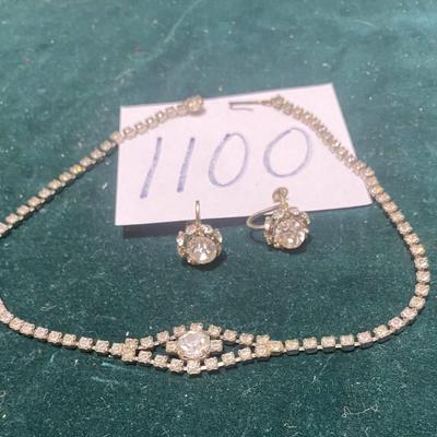 Beautiful Ladyâ€™s Necklace w/ Clip On Earrings