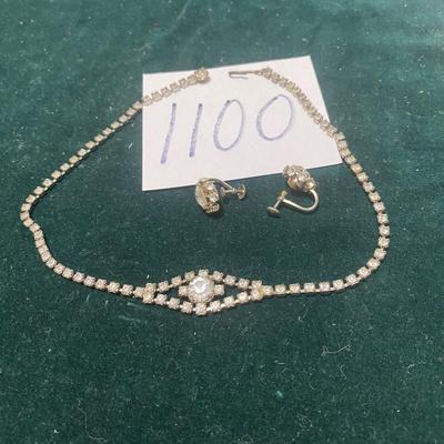 Beautiful Ladyâ€™s Necklace w/ Clip On Earrings