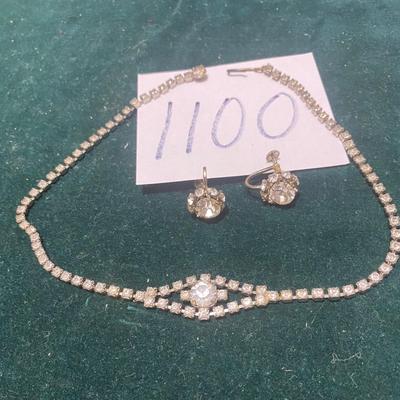 Beautiful Ladyâ€™s Necklace w/ Clip On Earrings