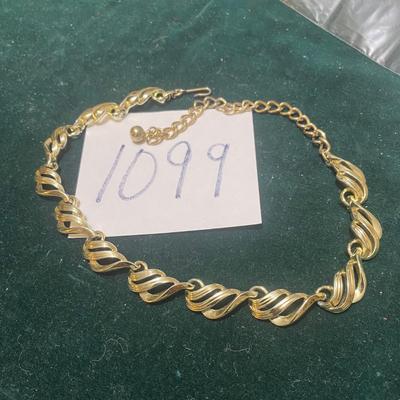Vintage Gold Tone Necklace