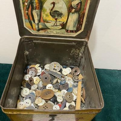 Vintage Cinco Handy Humidor W/Vintage Buttons