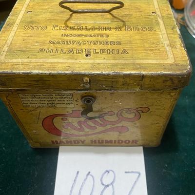 Vintage Cinco Handy Humidor W/Vintage Buttons