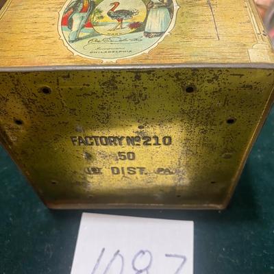 Vintage Cinco Handy Humidor W/Vintage Buttons