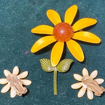 Daisy Brooch and Clip On Earrings