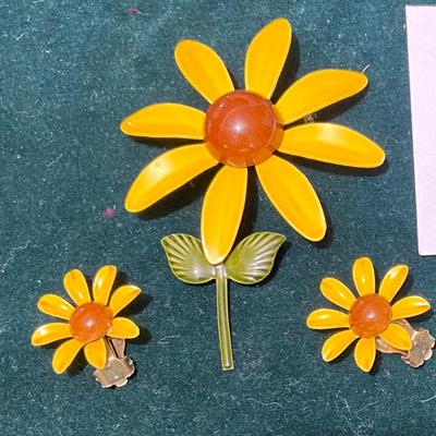 Daisy Brooch and Clip On Earrings