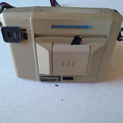 Vintage Kodamatic Instant color Film camera HS144-10