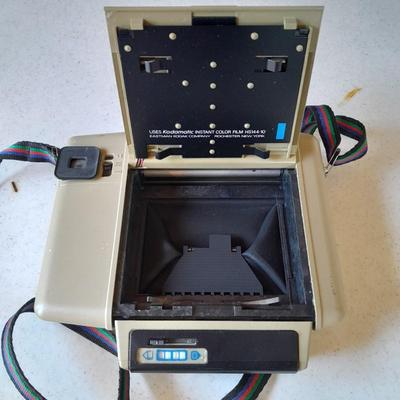 Vintage Kodamatic Instant color Film camera HS144-10