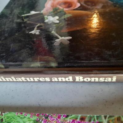 Gardening books Walls and Fences, Conifers and heathers, Gardening essentials