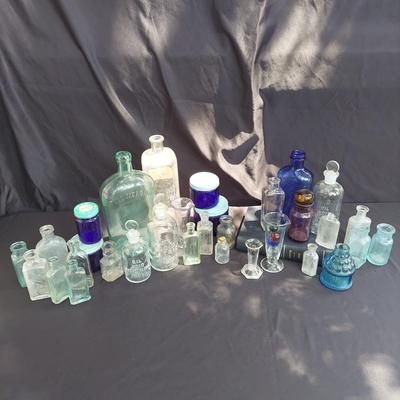 Antique Apothecary Bottles and Jars (OB4-BBL)