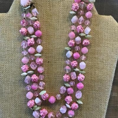 Gorgeous vintage, Hong Kong beaded necklace