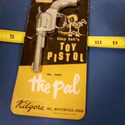 LOT 96 OLD TOY PISTOL MINT ON CARD