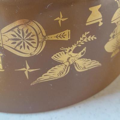Pyrex > EARLY AMERICAN Gold on Brown Handled Casserole with lid and Pyrex Turquoise Chip Square Bowl