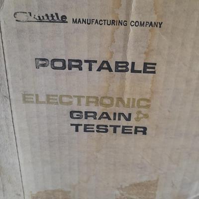 The Skuttle MT2 Electronic portable Grain moisture tester with instruction book