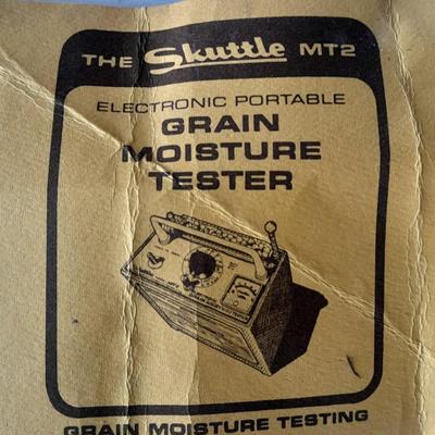 The Skuttle MT2 Electronic portable Grain moisture tester with instruction book