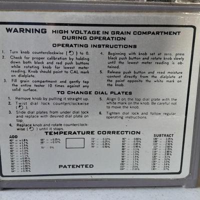 The Skuttle MT2 Electronic portable Grain moisture tester with instruction book