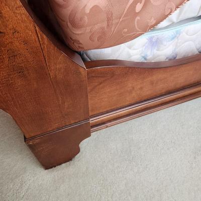 Drexel Heritage Wood Queen Size Sleigh Bed