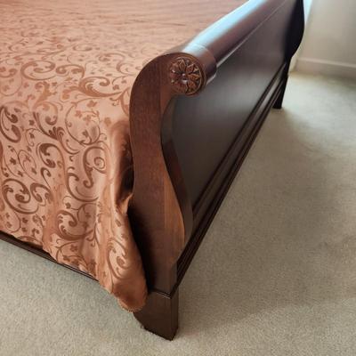 Drexel Heritage Wood Queen Size Sleigh Bed