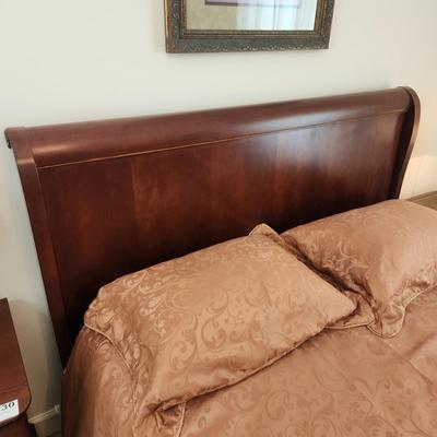 Drexel Heritage Wood Queen Size Sleigh Bed