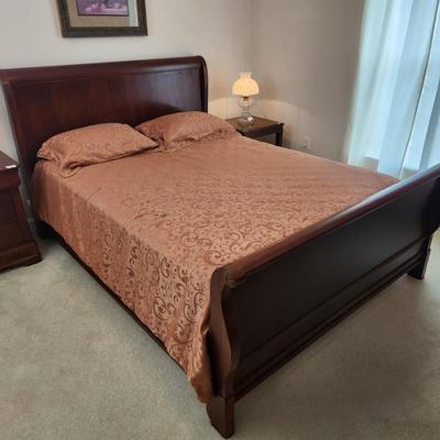 Drexel Heritage Wood Queen Size Sleigh Bed