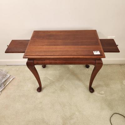 Solid Wood Queen Anne Style Tea Table with Pull outs 28x18x24H