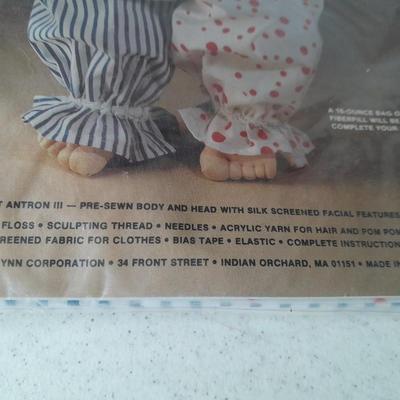 Two Ginger Mills craft kits Bee a clown and Love a clown