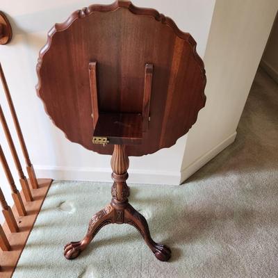 Vintage Pie Crust Tilt-Top Side Table 27" Diameter Claw Ball Feet