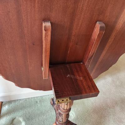 Vintage Pie Crust Tilt-Top Side Table 27" Diameter Claw Ball Feet