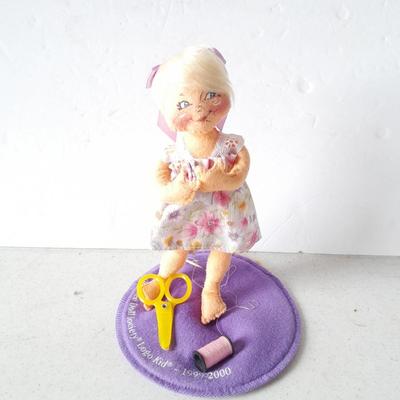 Annalee collectible doll, Annalee doll society Logo kid 1999-2000