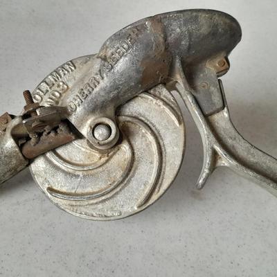 Vintage Pollman No. 3 Cherry Stoner Cherry pitter hand crank table vise mount