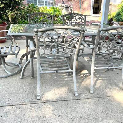 HAMPTON BAY Outdoor Table & 6 Chairs