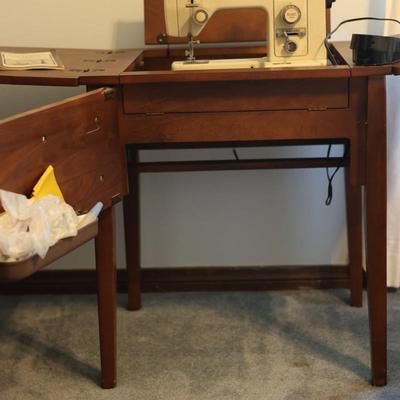 Sewing Table W/ Sewing Machine