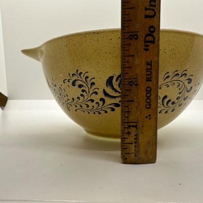 Set of 3 Pyrex Mixing Bowls