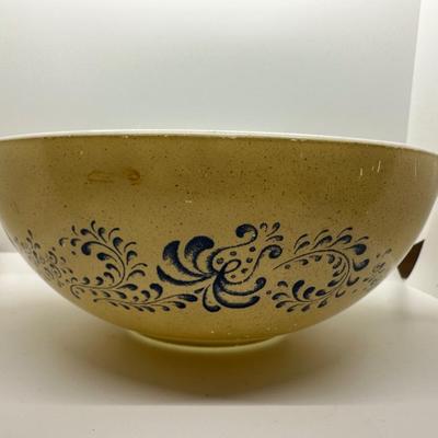 Set of 3 Pyrex Mixing Bowls