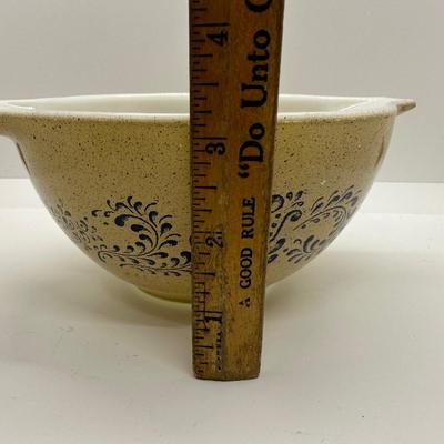 Set of 3 Pyrex Mixing Bowls
