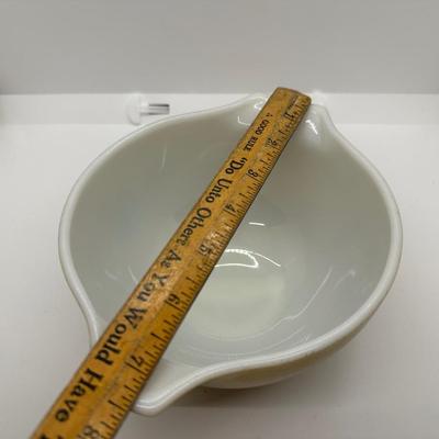 Set of 3 Pyrex Mixing Bowls