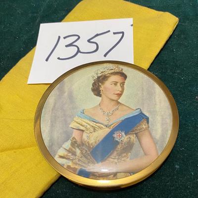 Vintage Queen Elizabeth Compact
