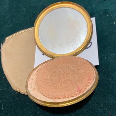 Vintage Queen Elizabeth Compact