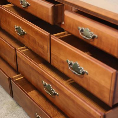 (10) Drawer Dresser With Mirror - Great Condition