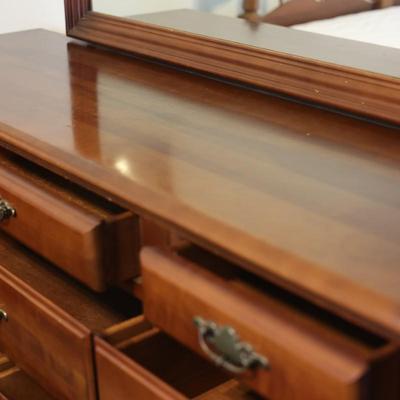 (10) Drawer Dresser With Mirror - Great Condition