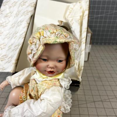 Ashton Drake Galleries, "Yolanda" Baby Doll