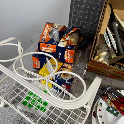 Super Lot of Kitchen Items 