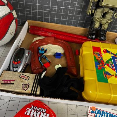 Mixed lot of TOYS: Ball, RC Car, Robot 