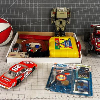 Mixed lot of TOYS: Ball, RC Car, Robot 